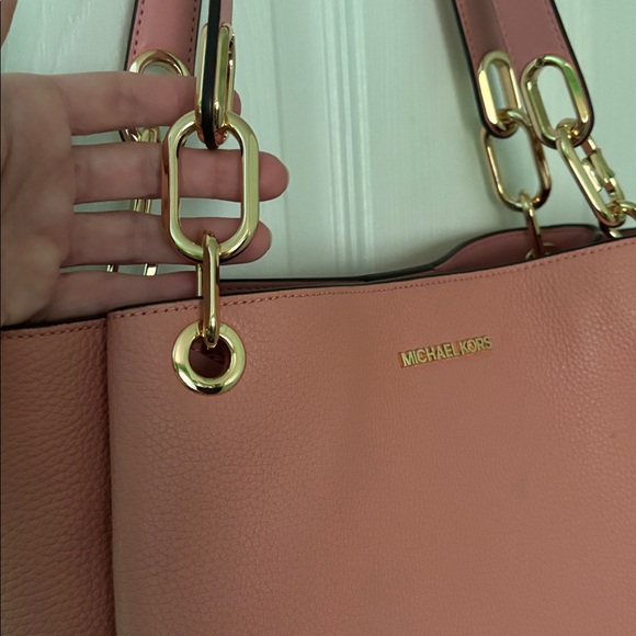 NEW with Tag!! 
Michael Kors “TRISHA” Primrose Leather Shoulder Bag